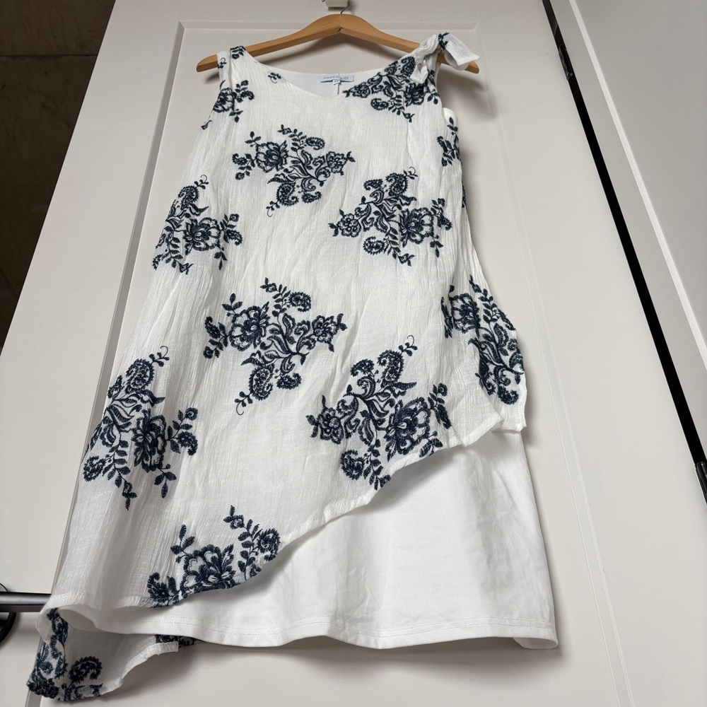 Vintage Sleeveless White Dress with Blue Floral Pattern Embroidery Garden Party